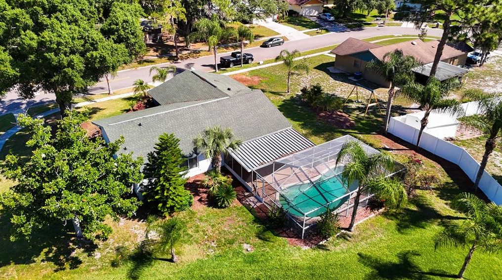 1001 Redbud Cir, Plant City FL  33563-8876 exterior