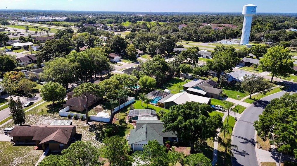 1001 Redbud Cir, Plant City FL  33563-8876 exterior