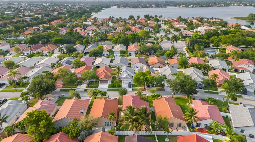 18312 7 St, Hollywood FL 33029-3684 exterior