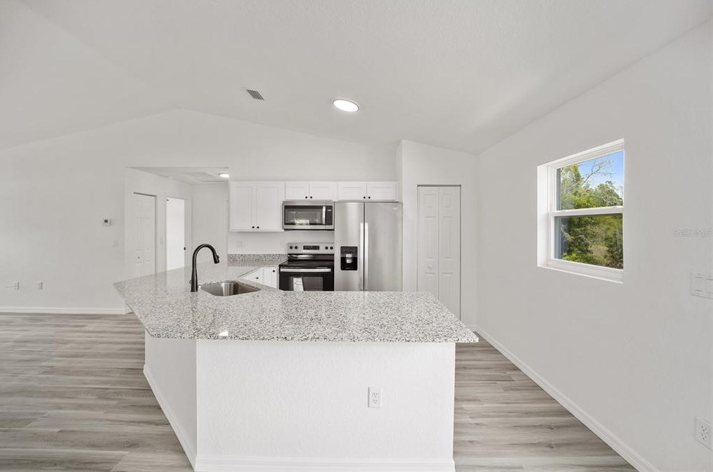 131 Commodore Rd, Dunnellon FL 34431-2214 exterior