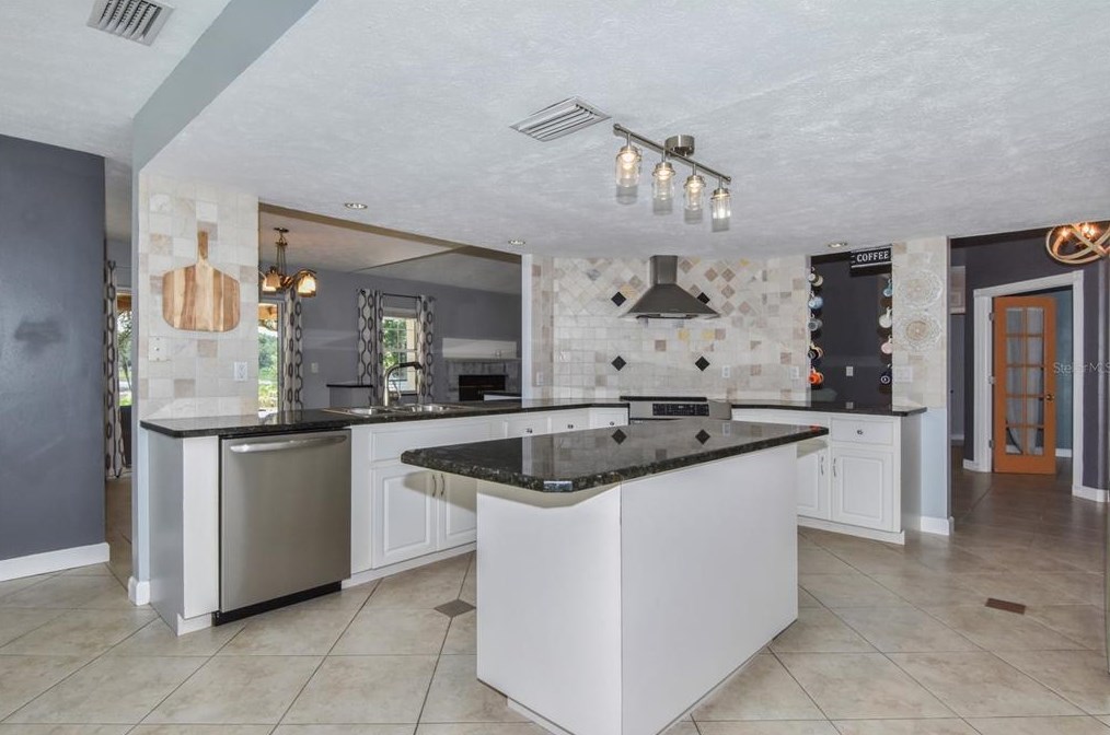 268 Shorewood Dr, Dunnellon FL 34431-3731 exterior