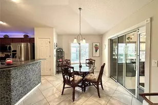 867 Castleberry Cir, The Villages, FL 32162 - Photo 9
