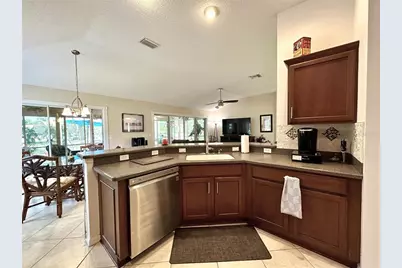 867 Castleberry Circle, The Villages, FL 32162 - Photo 13