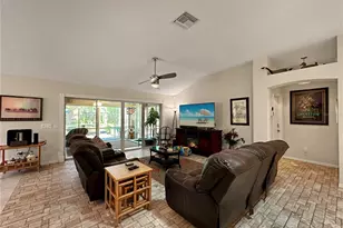 867 Castleberry Cir, The Villages, FL 32162 - Photo 3