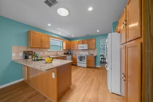 710 Antonia Ln, The Villages, FL 32159 - Photo 9