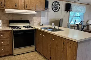 13059 NE 44th Ln, Silver Springs, FL 34488 - Photo 3