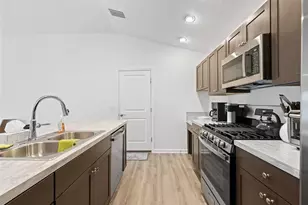 1642 Echols Ct, The Villages, FL 34762 - Photo 11