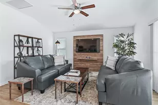 928 Veronica Ct, The Villages, FL 34762 - Photo 5