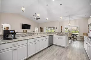 700 E Boston St, Hernando, FL 34442 - Photo 13