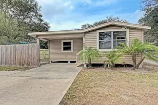 107 6th St NE, Largo, FL 33770 - Photo 1