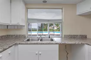 522 SE Paradise Point Rd, Crystal River, FL 34429 - Photo 17