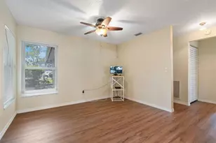 522 SE Paradise Point Rd, Crystal River, FL 34429 - Photo 23