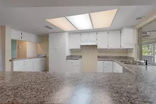 522 SE Paradise Point Rd, Crystal River, FL 34429 - Photo 19