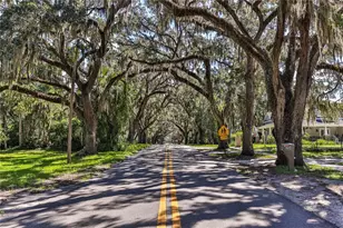 130 NE Crystal St, Crystal River, FL 34428 - Photo 9