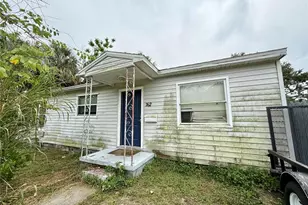 762 60th Ave NE, Saint Petersburg, FL 33703 - Photo 3