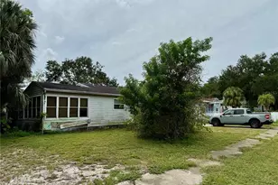 762 60th Ave NE, Saint Petersburg, FL 33703 - Photo 1