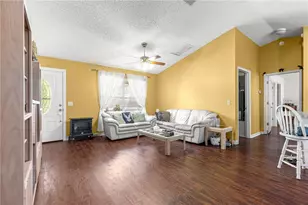 9345 SE 177th Simons Ln, The Villages, FL 32162 - Photo 11