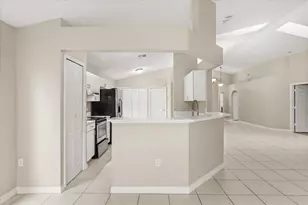 4105 Mendenwood Ln, Orlando, FL 32826 - Photo 11