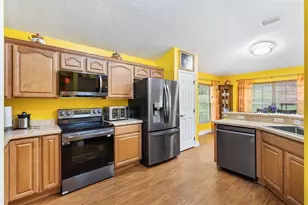 39911 Bayview Dr, Lady Lake, FL 32159 - Photo 11