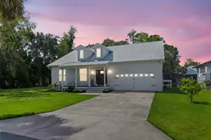 1432 SE 4th Ave, Crystal River, FL 34429 - Photo 1