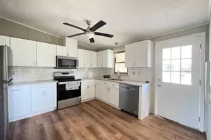 909 Orchid St, Lady Lake, FL 32159 - Photo 9