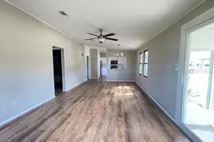 909 Orchid St, Lady Lake, FL 32159 - Photo 5