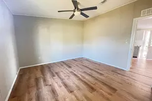 909 Orchid St, Lady Lake, FL 32159 - Photo 17