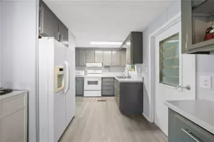 426 NW 5th Rd, Lake Panasoffkee, FL 33538 - Photo 7