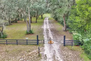 19597 SE 70th Ln, Morriston, FL 32668 - Photo 1