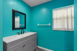 155 S Court St, Bronson, FL 32621 - Photo 35