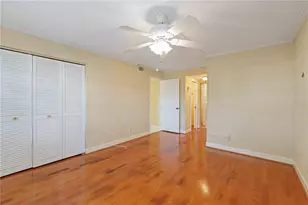 6999 W Country Club Dr N, Sarasota, FL 34243 - Photo 11