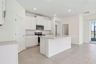 8779 Pinecrest Trl, Wildwood, FL 34785 - Photo 11