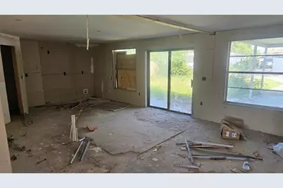 811 40th Avenue NE, Saint Petersburg, FL 33703 - Photo 3