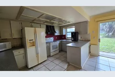 12082 SE 61st Court, Belleview, FL 34420 - Photo 3