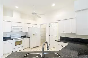 12200 Putter Green Ct, New Port Richey, FL 34654 - Photo 9