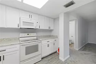 574 Fairways Cir, Ocala, FL 34472 - Photo 7