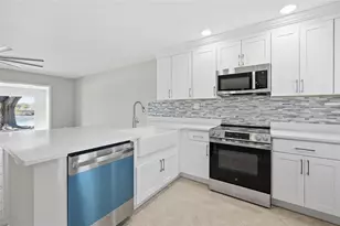 11586 W Bayshore Dr, Crystal River, FL 34429 - Photo 7