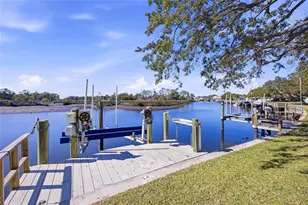 11586 W Bayshore Dr, Crystal River, FL 34429 - Photo 3