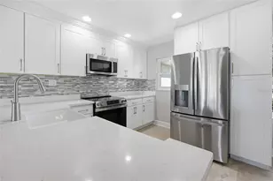 11586 W Bayshore Dr, Crystal River, FL 34429 - Photo 13