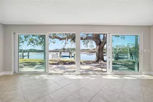 11586 W Bayshore Dr, Crystal River, FL 34429 - Photo 17