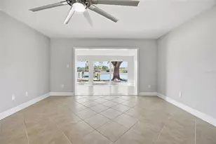 11586 W Bayshore Dr, Crystal River, FL 34429 - Photo 15