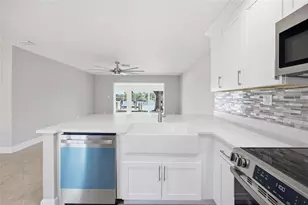 11586 W Bayshore Dr, Crystal River, FL 34429 - Photo 9