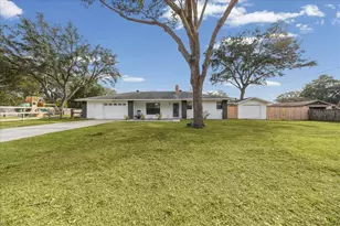 3881 NE 22nd Ct, Ocala, FL 34479 - Photo 1