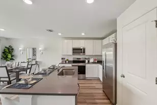 8733 Triumph Cir, Wildwood, FL 34785 - Photo 9