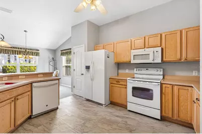 9115 SE 170th Fontaine Street, The Villages, FL 32162 - Photo 9