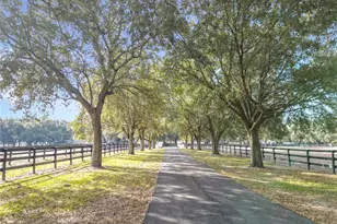 21051 SE 42nd St, Morriston, FL 32668 - Photo 17