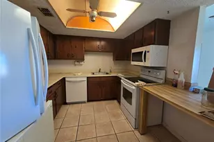 512 Fairways Cir, Ocala, FL 34472 - Photo 3