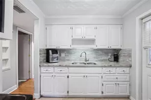 640 59th St S, Saint Petersburg, FL 33707 - Photo 13