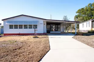 1863 W Schwartz Blvd, Lady Lake, FL 32159 - Photo 1