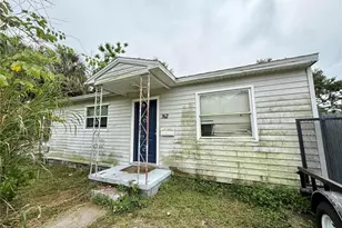 762 60th Ave NE, Saint Petersburg, FL 33703 - Photo 1